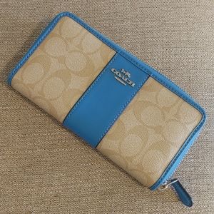 Coach accordion full zip wallet - bright blue